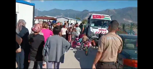 Hatay İHH konteyner kentlerde yardım dağıtımı
