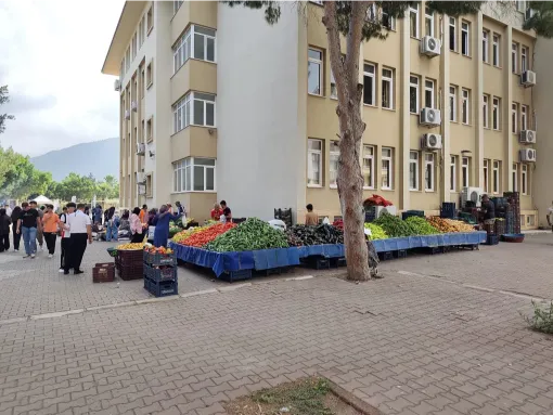 Kermes sebze meyve çarşısı