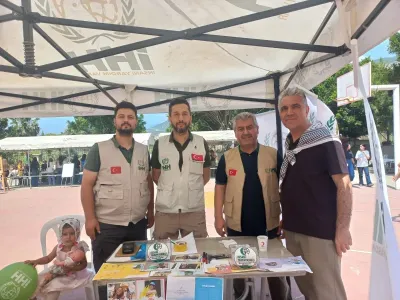Hatay İHH gönüllüleri kermes standında